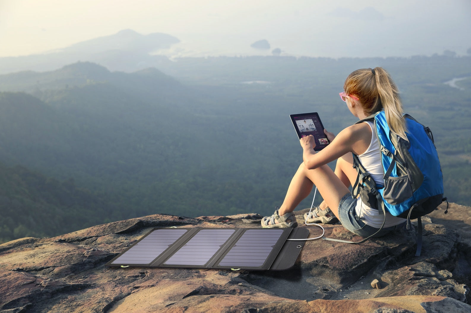 2USB Ports 21W Solar Charger, Portable Solar Panel，Outdoor Emergency Backup Power for Camping Iphone Gopro Ipad Huawei